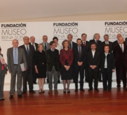 Fotografía de grupo de la Reina con el Pleno del Patronato de la Fundación del Museo Reina Sofía